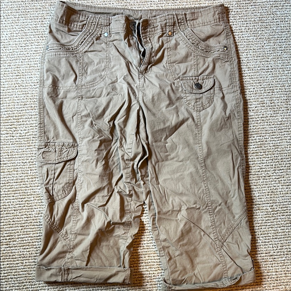 Style & Co. women's Tan Cargo capris size 8